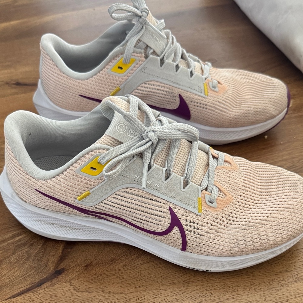 Nike Women's pink and Purple Athletic Shoes size 9